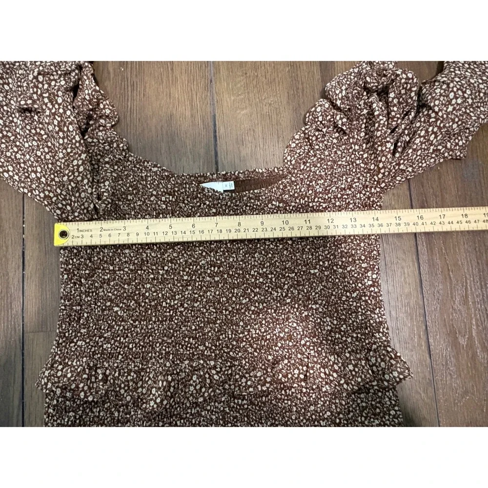ASTR The Label Brown Ditsy Floral Smocked Puff Sleeve Crop Top M